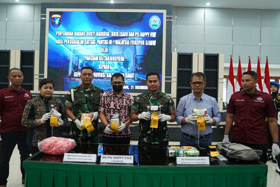 Pangdam Xii tpr Serahkan 6,2 Kg Sabu Dan 700 Butir Happy Five Ke Bnn K