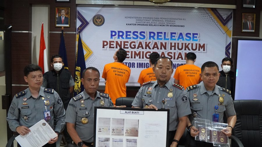 Tutup Tahun 2024, Imigrasi Wonosobo Tindak 3 Wna Rrc
