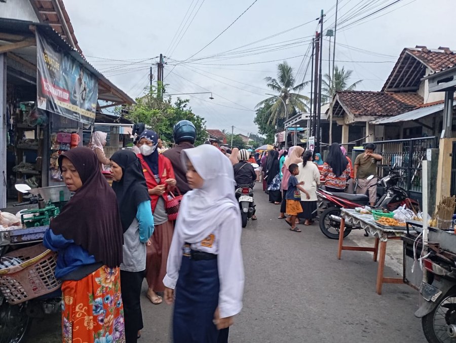 Pasar Kampung Janda ( Jajanan Serba Ada ) Desa Karangsari Dengan Produ
