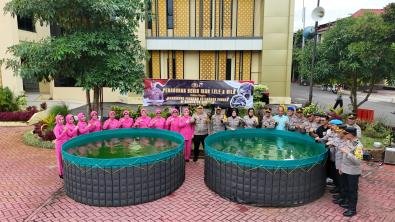 Kapolres Sumenep Tabur 12 Ribu Benih Ikan, Dukung Program Ketahanan Pa