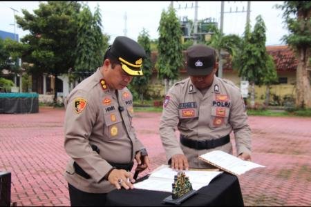 Kapolres Sumenep Pimpin Upacara Sertijab Wakapolres 2 Pejabat utama da