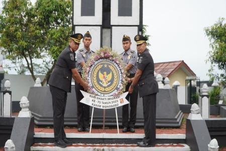 Kenang Jasa Pahlawan Imigrasi dan Rutan Wonosobo Gelar Tabur Bunga