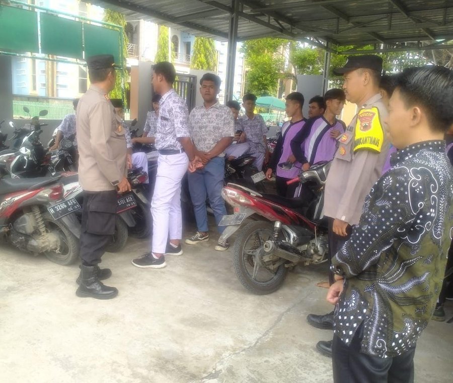 Polsek Gajah Sosialisasikan Masyarakat Tertib