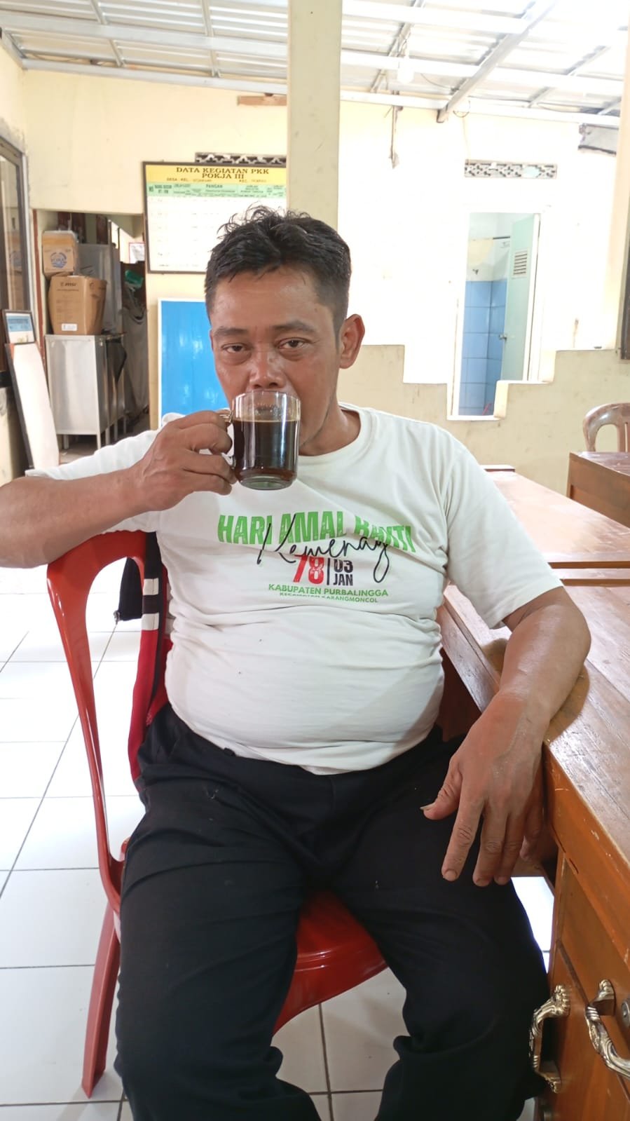 Di Balik Wajah Lugu, Guru Honorer Tak Mengenal Asa