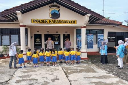 Polisi Sahabat Anak Polsek Karang Anyar Menerima Kunjungan Paud Mentar