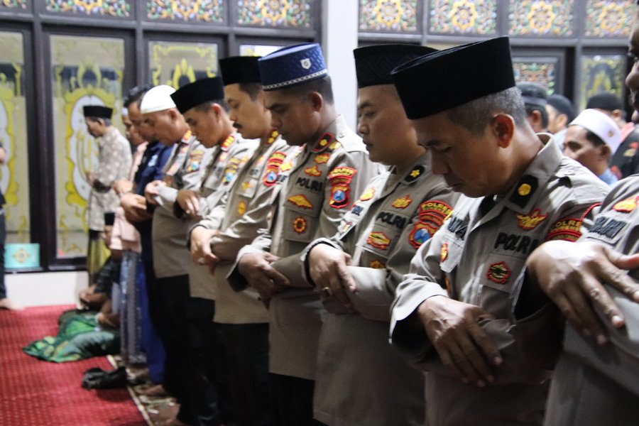 Kapolres Sumenep Gelar Safari Tarawih Di Masjid Walisongo