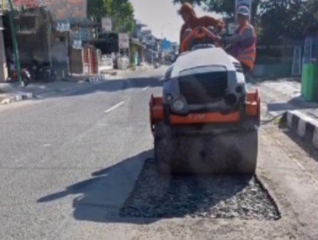 Dpupr Banten Uptd Pjj Lebak Lakukan Pemeliharaan Rutin Ruas Jalan Baya