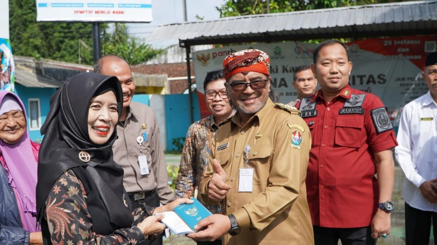 Bupati Temanggung Tinjau Loket Imigrasi Di Mpp