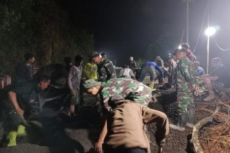 TMMD Sengkuyung Tahap I di Sapuran Satgas TNI Lembur Malam Bangun Jala