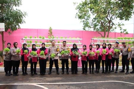 Kapolres Sumenep Mengecek Pekarangan Pangan Lestari P2L Untuk Dukung K