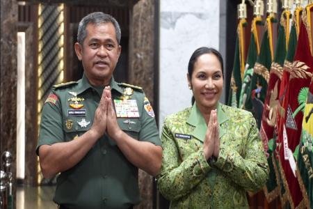 Kasad dan Ketua Umum Persit KCK  Idul Fitri 1446 H Momen Saling Memaaf