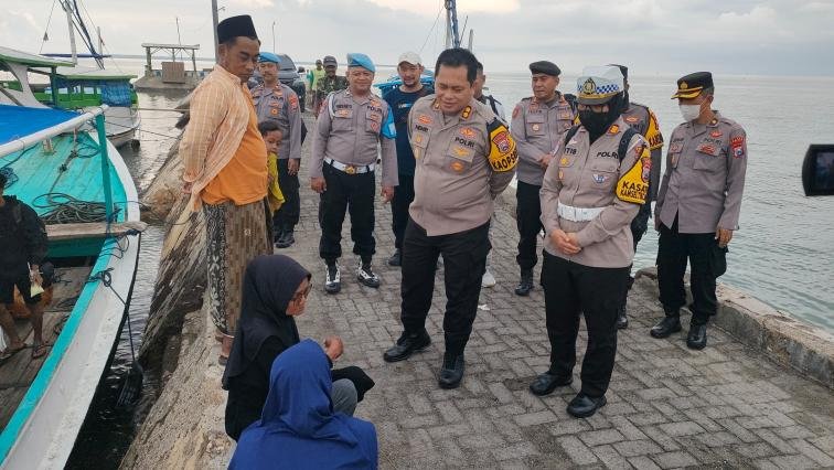 Kapolres Sumenep Tinjau Arus Mudik Di Pelabuhan Cangkarman Pastikan Ke