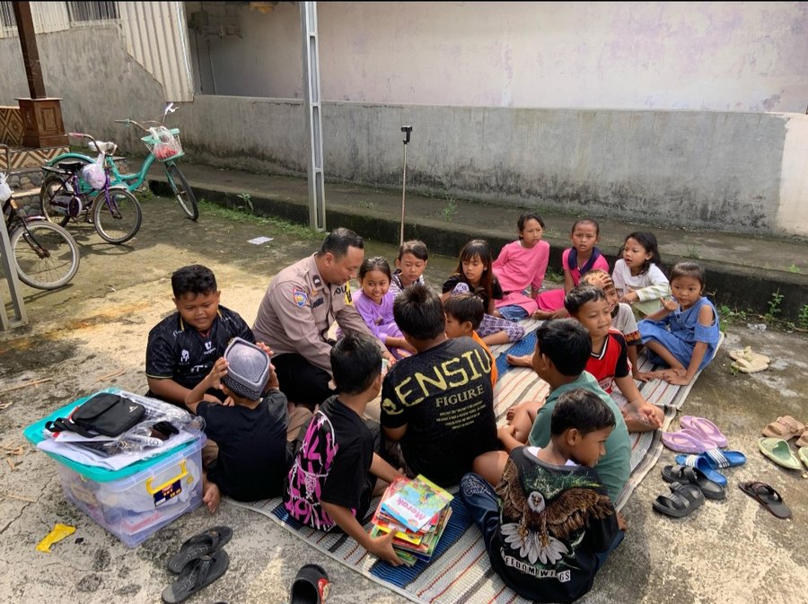 Perpustakaan Keliling, Inisiatif Bhabinkamtibmas Desa Geneng Tingkatka