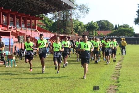 Ratusan Prajurit Kodim 0736 Batang Laksanakan Tes Kesegaran Jasmani