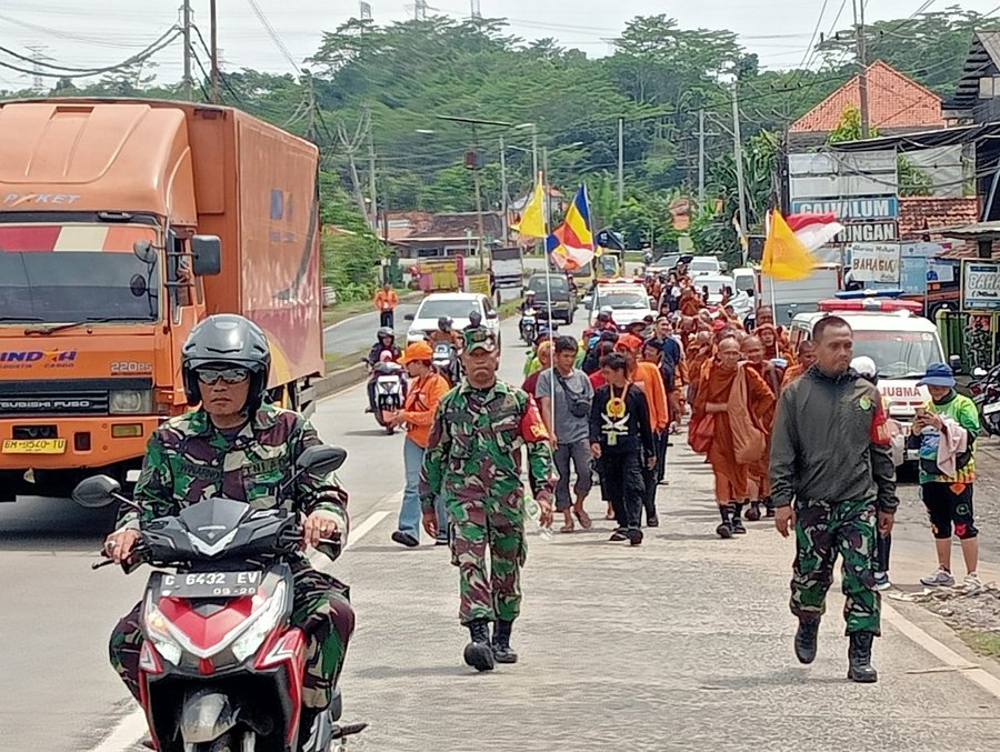 Napak Tilas Sang Buddha, Ritual Thudong Ke Candi Borobudur Bawa Pesan 