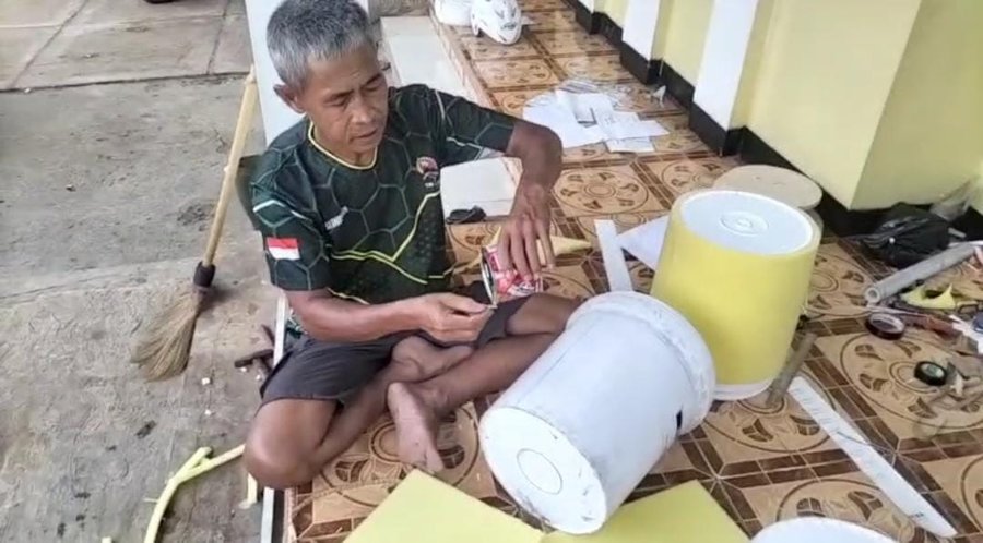 Pelda Sudirman Ubah Limbah Jadi Barang Antik, Berkah Di Tengah Cobaan