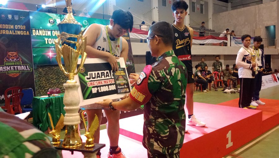 Dandim 0702 Basket Ball Tournament,sma N 2 Purbalingga Borong Gelar