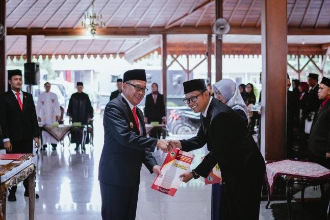 Bupati Banyumas Lantik 49 Pejabat Administrasi Dan Fungsional