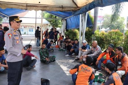 Kapolres Kendal Duduk Bersama Buruh Tunjukkan Sinergi dalam Peringatan