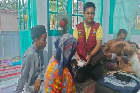 Polres Sumenep Berikan Layanan Kesehatan bagi Korban Ledakan Tabung Ga