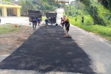 DPUPR Banten UPTD PJJ Lebak Laksanakan Kegiatan Tambal Sulam Hotmix di