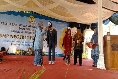 Pelepasan Siswa Siswi Angkatan ke 37 dan Pertunjukan Seni SMP N 1 Peng