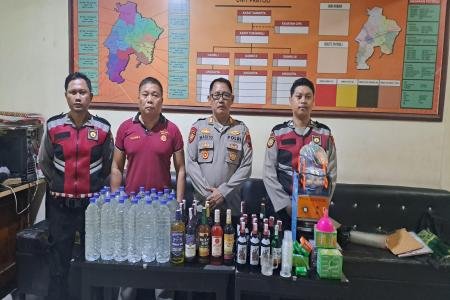 Gencar Berantas Miras dan Es Moni Polres Demak Amankan Puluhan Botol  
