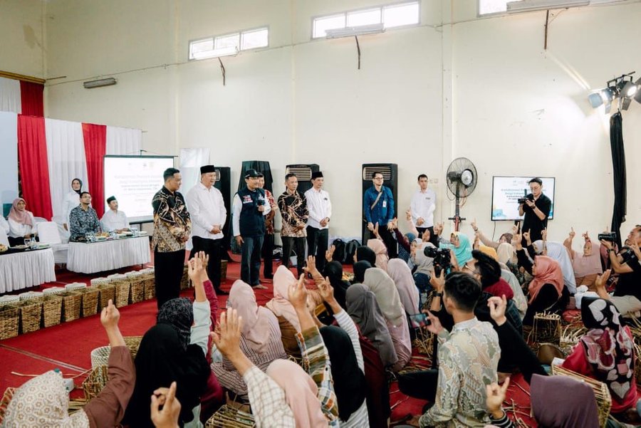 Kemensos Latih 250 Warga Wonosobo Anyaman Eceng Gondok, Buka Akses Eks