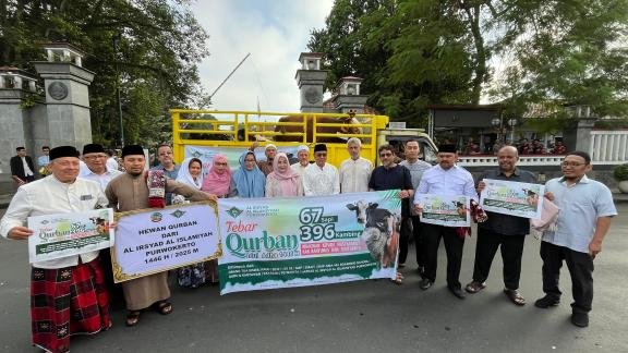 Bupati Banyumas Bersama Ribuan Warga Sholat Idul Adha Di Alun Alun Pur