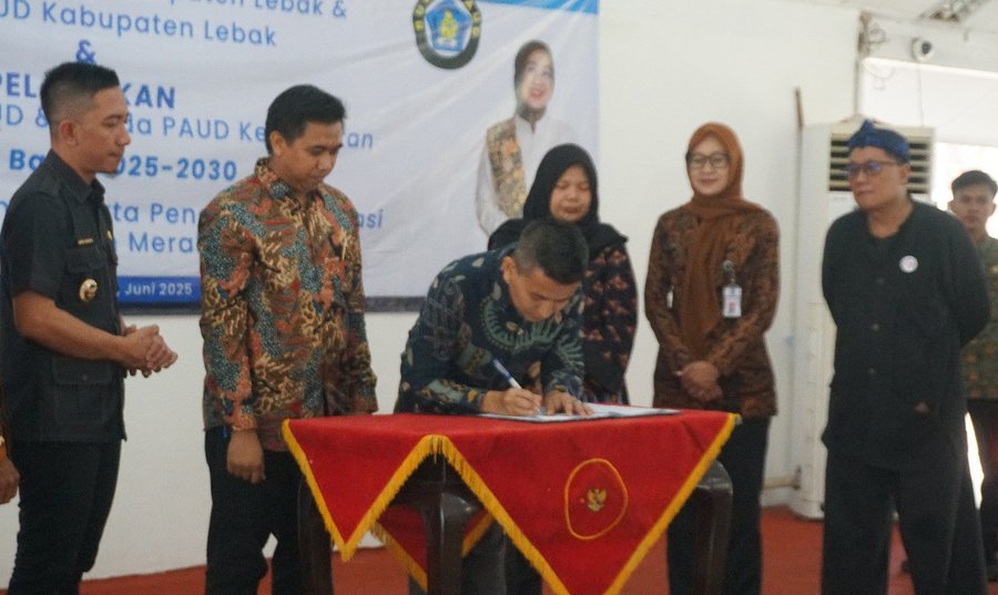 Plt Kadis Koperasi&ukm Hadiri Penandatanganan Akta Pendirian Koperasi 