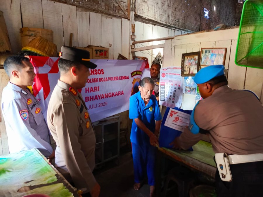 Polsek Boja Salurkan Bantuan Sosial Dalam Rangka Hari Bhayangkara Ke 7