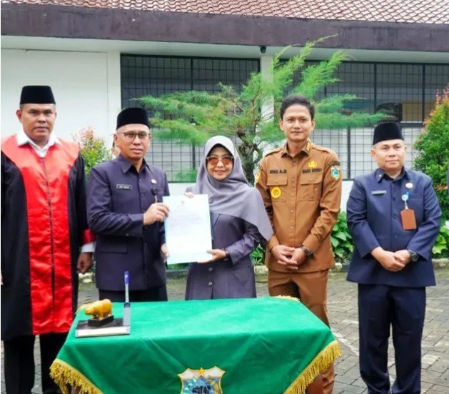 Bupati Pandeglang Lantik Asep Rahmat Sebagai Penjabat (pj) Sekda Kabup