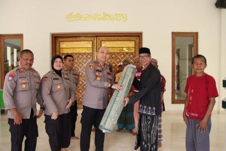 Sambut Hari Bhayangkara ke79 Polres Sumenep Gelar Bakti Religi di Masj