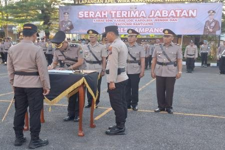 Kapolres Sampang Pimpin Sertijab Kabag SDM Kabag Log Kapolsek Jrengik 