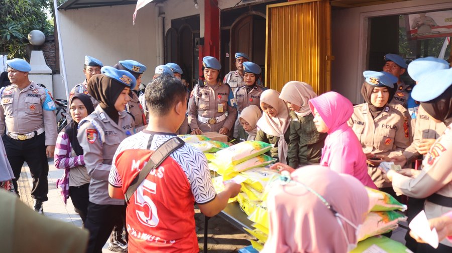 Beras Pangan Murah Seharga 11 Ribuan Diserbu Ratusan Warga Kendal