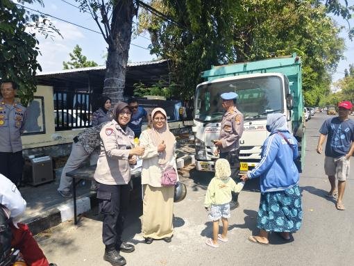 Polisi Gelar Gerakan Pangan Murah Di Kota Probolinggo Dukung Stabilita