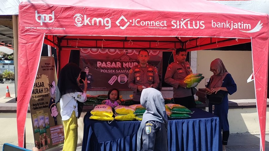 Kegiatan Pasar Murah Polsek Sampang Kota