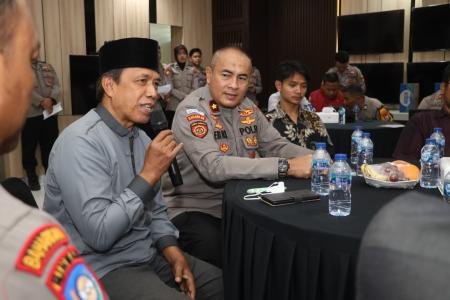 Jalin Sinergi di Jumat Curhat Polres Pelabuhan Tanjungperak Ajak Toga 