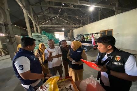 Polres Bojonegoro Bersama Satgas Pangan Sidak Penggilingan Padi Antisi