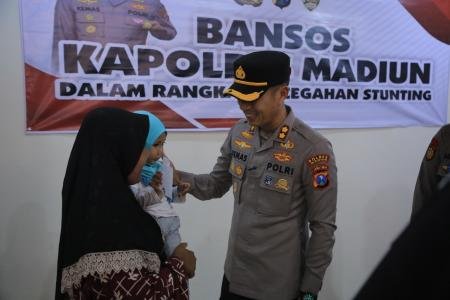 Peduli Stunting Kapolres Madiun Salurkan Bansos untuk Masyarakat