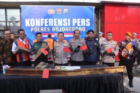Polres Bojonegoro Amankan Komplotan Pencuri Rel Kereta Api PT KAI Beri