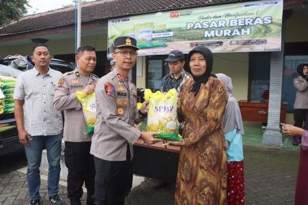 Jaga Stabilitas Harga Polres Trenggalek Gandeng Bulog Gelar Pasar Bera