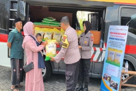 Dukung Stabilitas Harga Beras Polres Probolinggo Gelar Pasar Murah di 