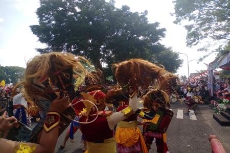 Karnaval Kemerdekaan HUT RI ke80 di Wonosobo Ribuan Peserta Tumpah Bup
