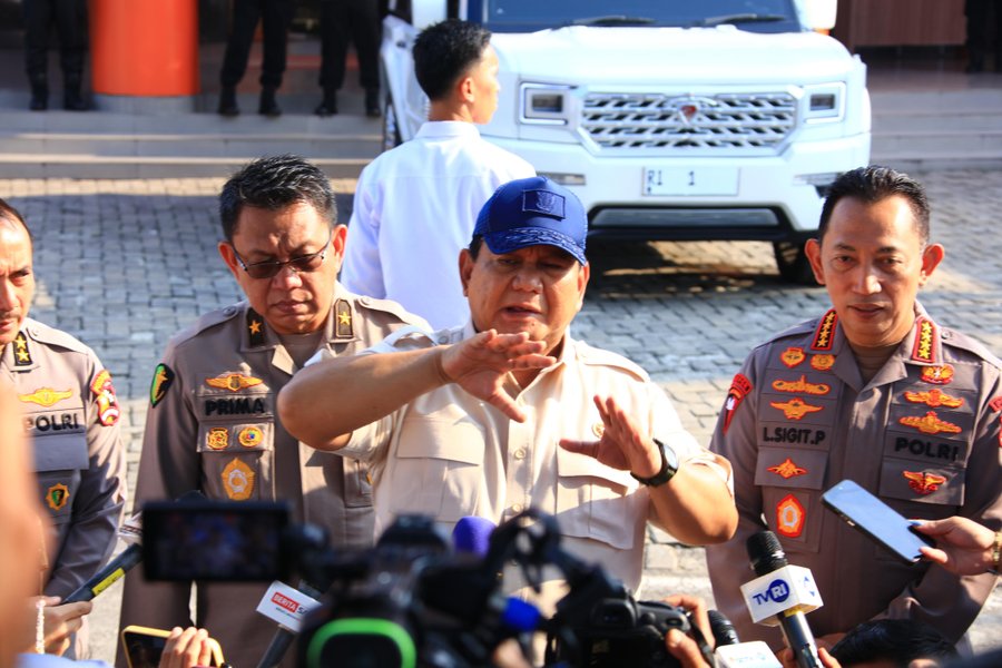 Prabowo: Polisi Terluka Saat Ricuh Akan Dapat Kenaikan Pangkat Luar Bi