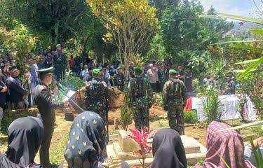 Pemakaman Militer Serda Rahman Setiawan, Prajurit Tni Yang Gugur Dibac