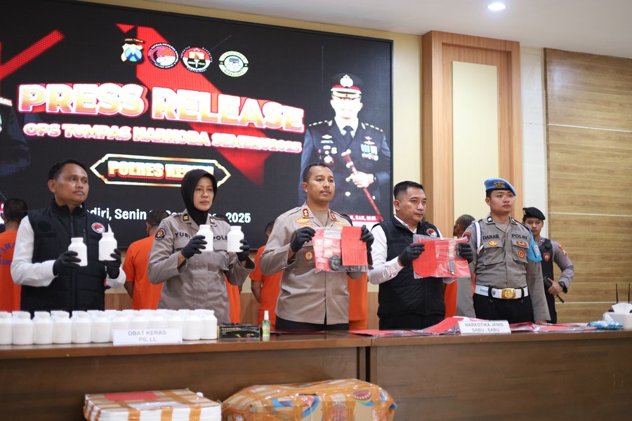 Polres Kediri Berhasil Amankan 16 Tersangka 98,48 Gram Sabu Dan Ratusa