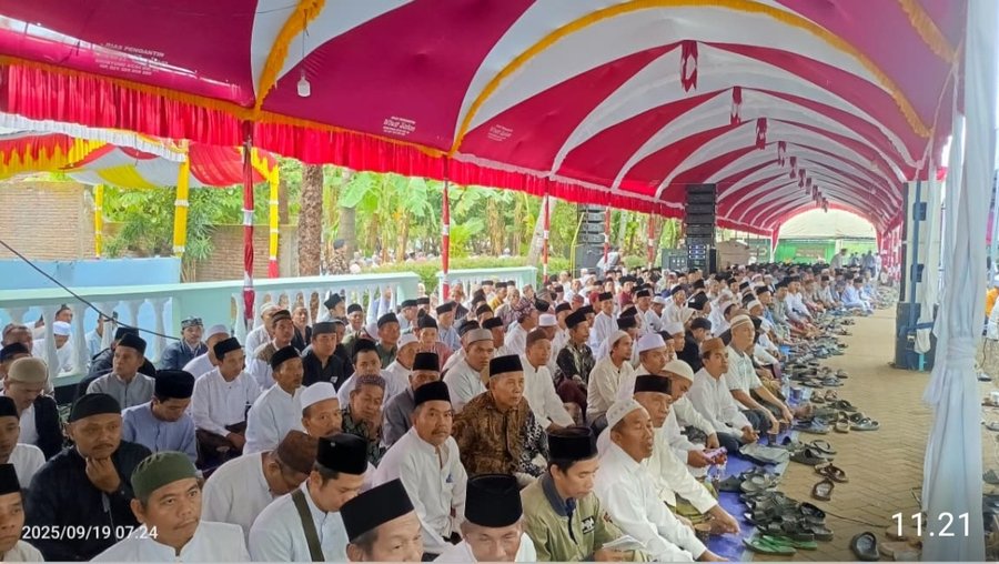 Maulid Akbar Di Masjid Jami' Al Makmur Sinanggul Jepara, Hadir Puluhan