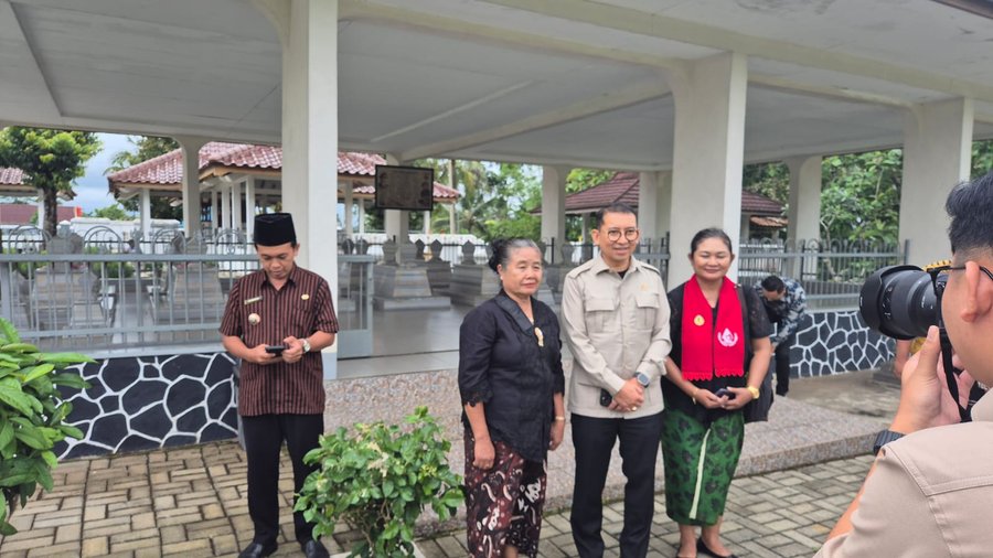 Menteri Kebudayaan Fadli Zoom Msc Ziarah Nyekar Kemakam Kakek Presiden