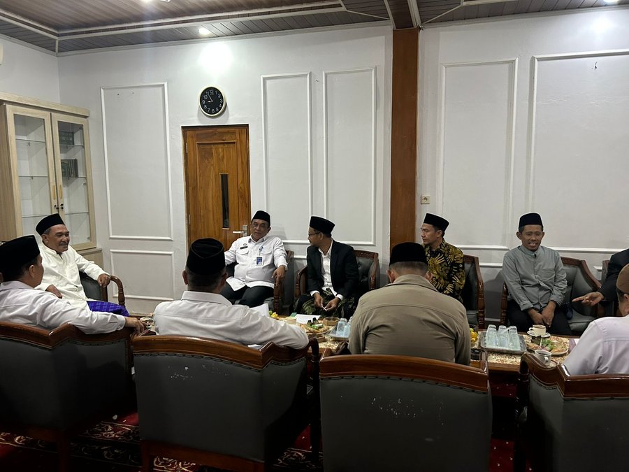 Pesantren Di Kendal Syukuri Program Bgn: Santri Kini Nikmati Buah Sega